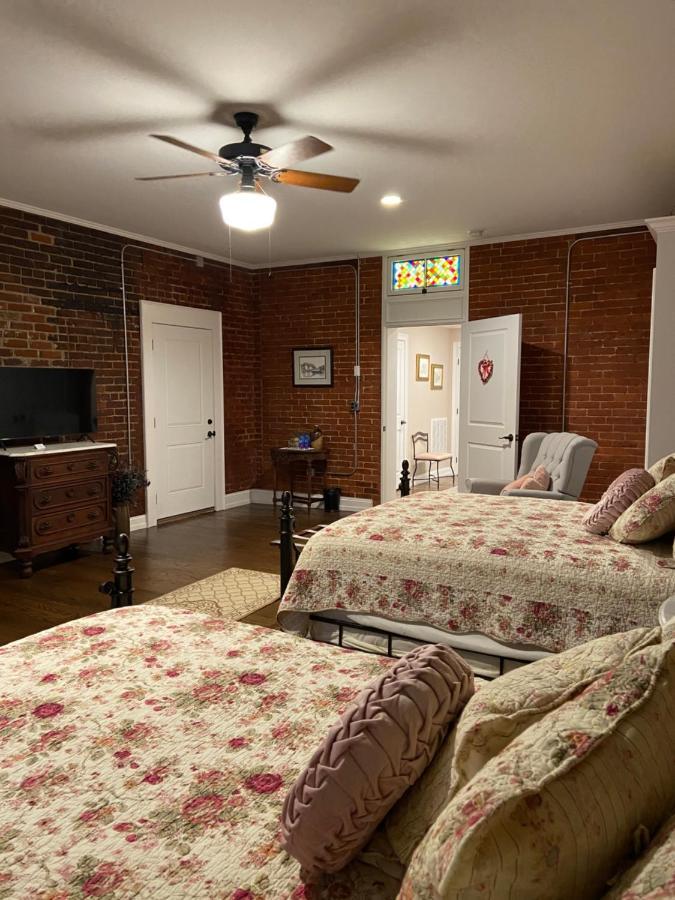 بادوكا Belle Louise Historic Bed & Breakfast المظهر الخارجي الصورة